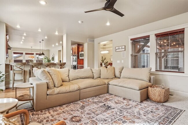 611 E San Pedro St Unit SI ID1250608P
