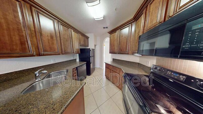 831 Pipers Cay Dr