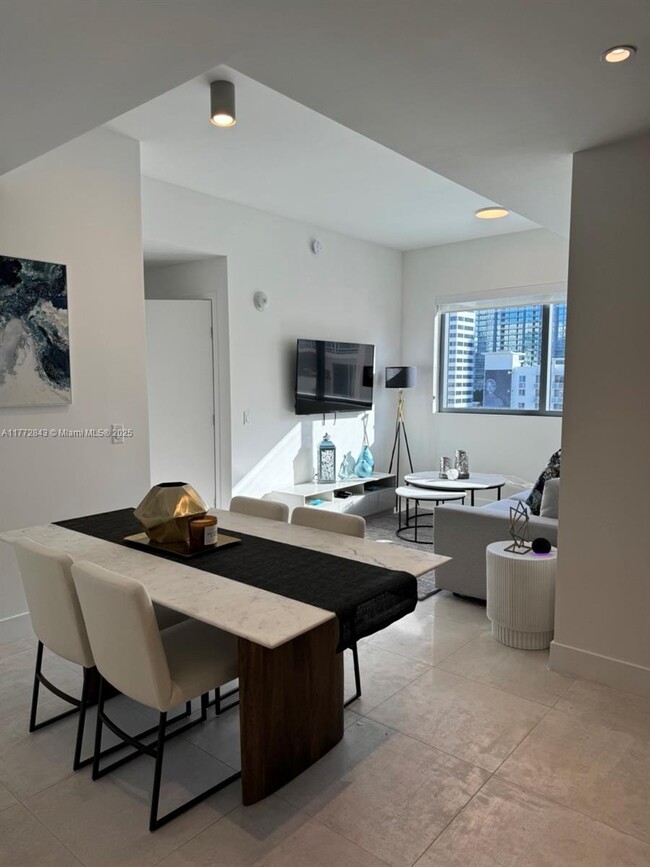 Building Photo - 239 SW 9th St Unit 1405 Rental