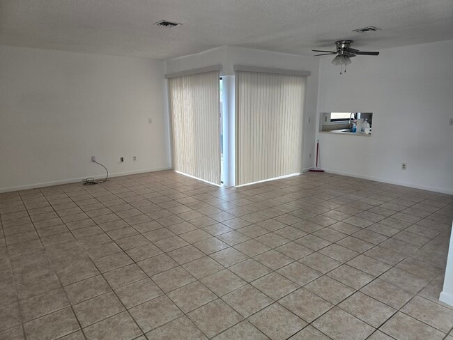 Building Photo - 708 SE 12th Ct Rental