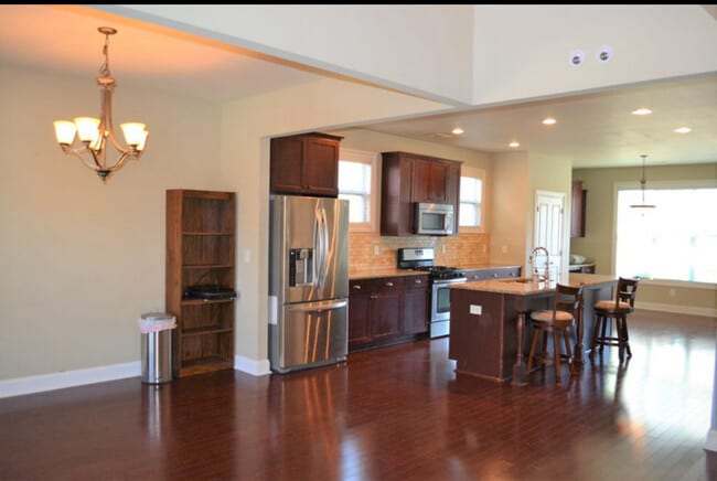 Photo - 967 Wolfe Ln NW