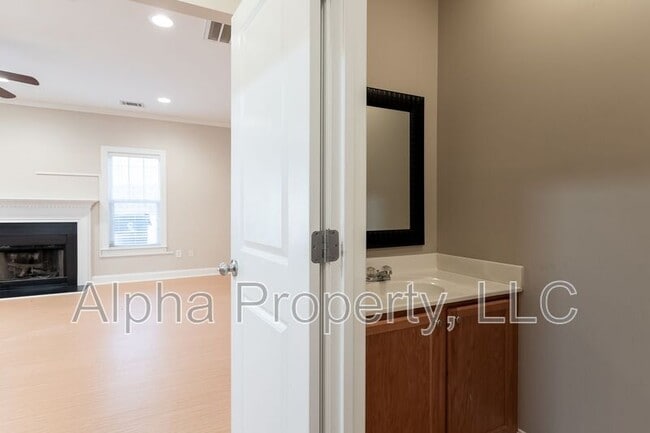 Photo - 302 Shallow Dr