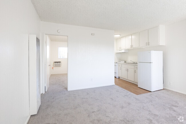 1 dormitorio, 1 baño - 400 pies cuadrados - Sala de estar - Gondolier Apartments