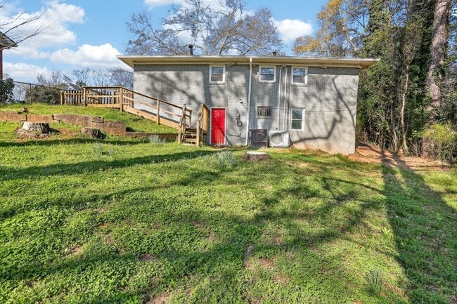 Photo - 586 Oakside Dr SW Unit B