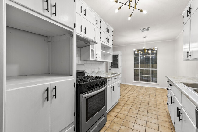 Photo - 401 Carver Ave