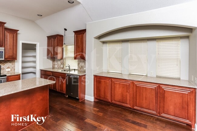 Photo - 921 Lucetta St