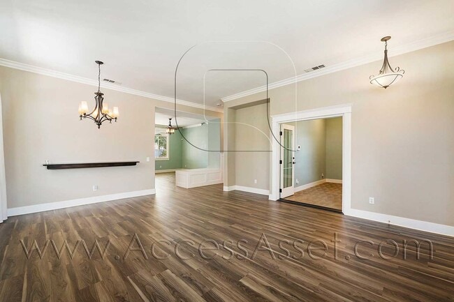 Photo - Elegant 4 Bed/2 Bath Home In Desirable North Shore Community!