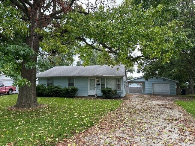 Building Photo - 1405 Holly Hill Dr Rental