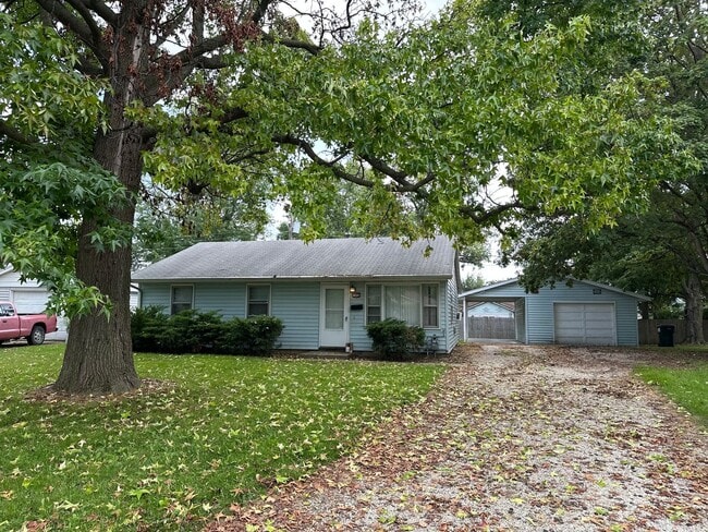 Building Photo - 1405 Holly Hill Dr Rental