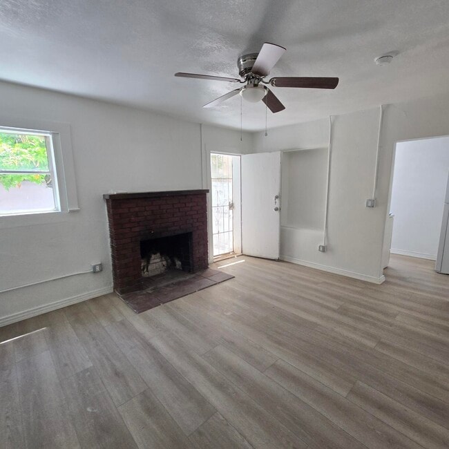 Photo - 110 Mesa St SE