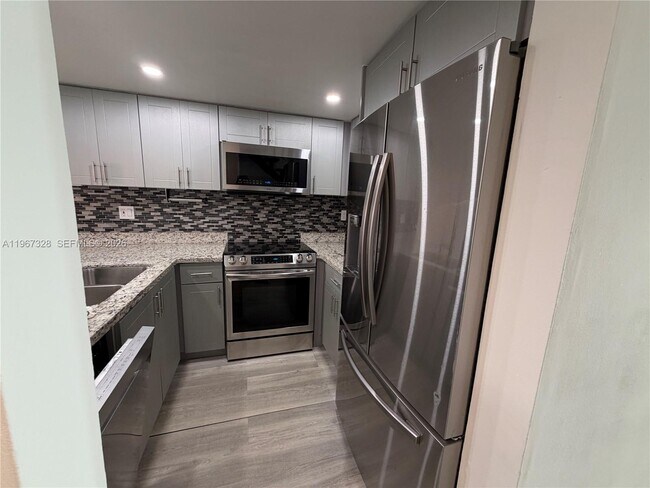 Photo - 1711 W 58th St