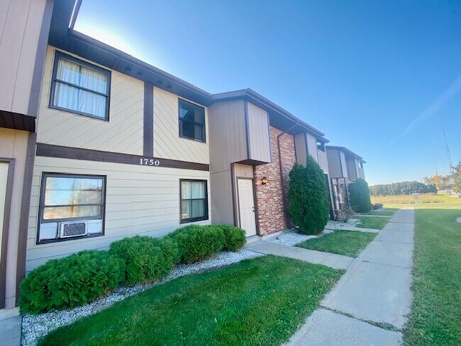 Photo - Cozy 1 Bedroom 1 Bath Lower Apartment W/Garage & Coin-Op Laundry!