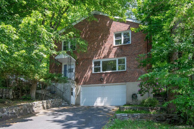 Building Photo - 74 Briary Rd