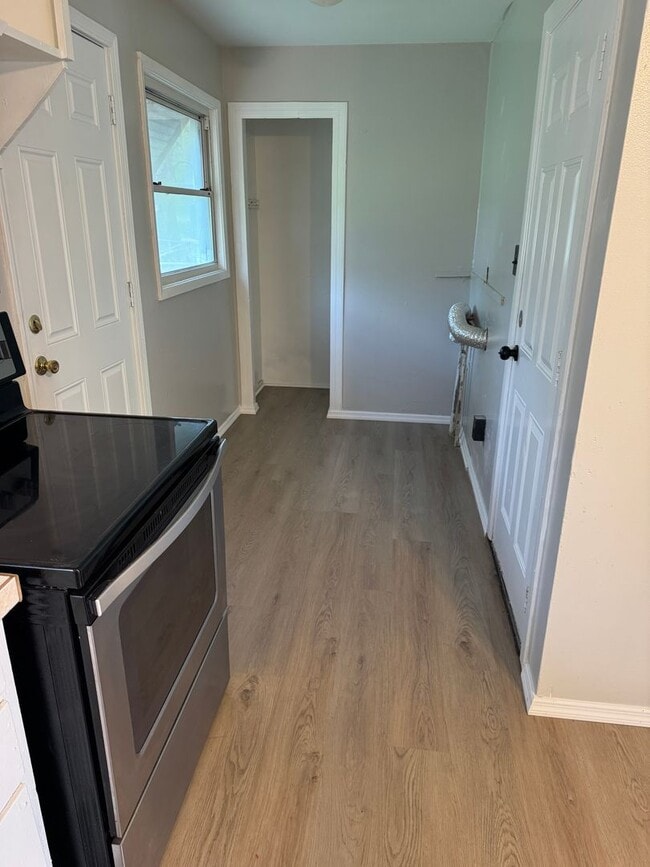 Photo - 1669 S Hickory Ave