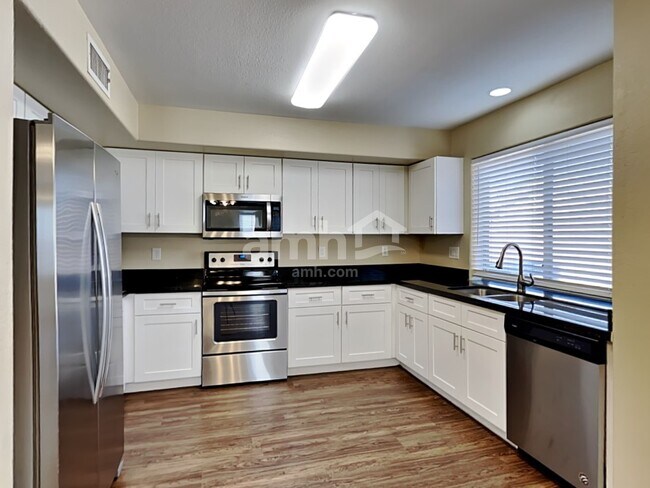 Photo - 16632 W Belleview St