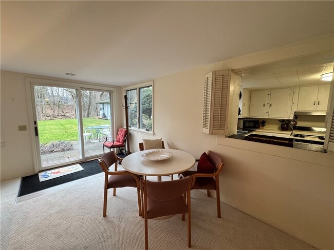 Photo - 333 Colebrook Dr