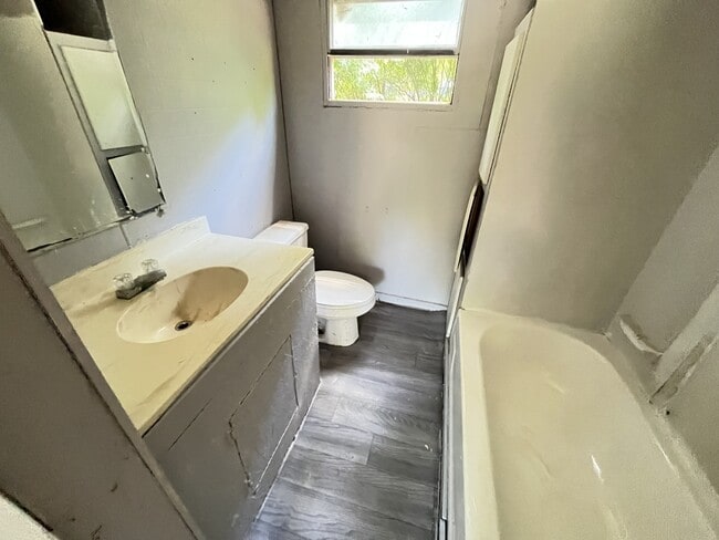 Photo - 129 Thrush St