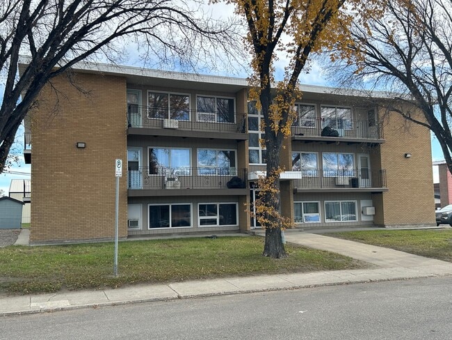 Building Photo - 443-443 Lorne St N Unit 18