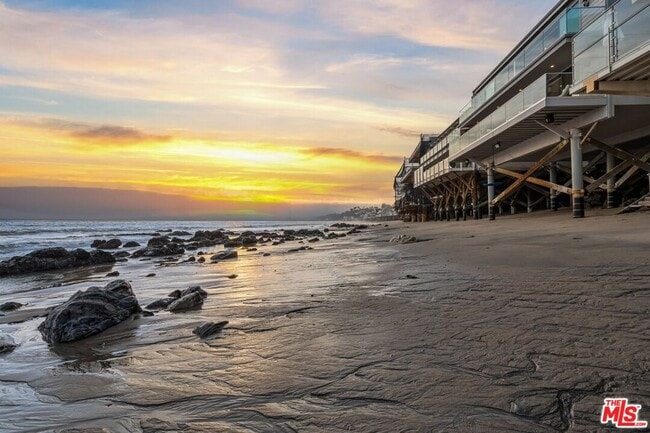 Building Photo - 27002 Malibu Cove Colony Dr
