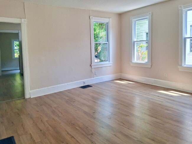 Photo - Spacious 4 Bedroom Home FOR RENT in Bridgeton NJ $2150