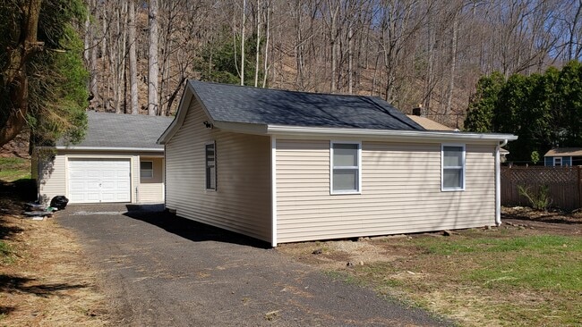 Building Photo - 142 Scout Rd Rental