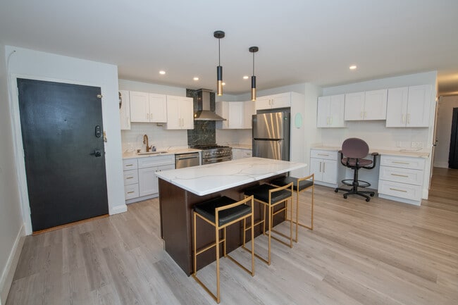 Building Photo - 100 West Ave Unit B6