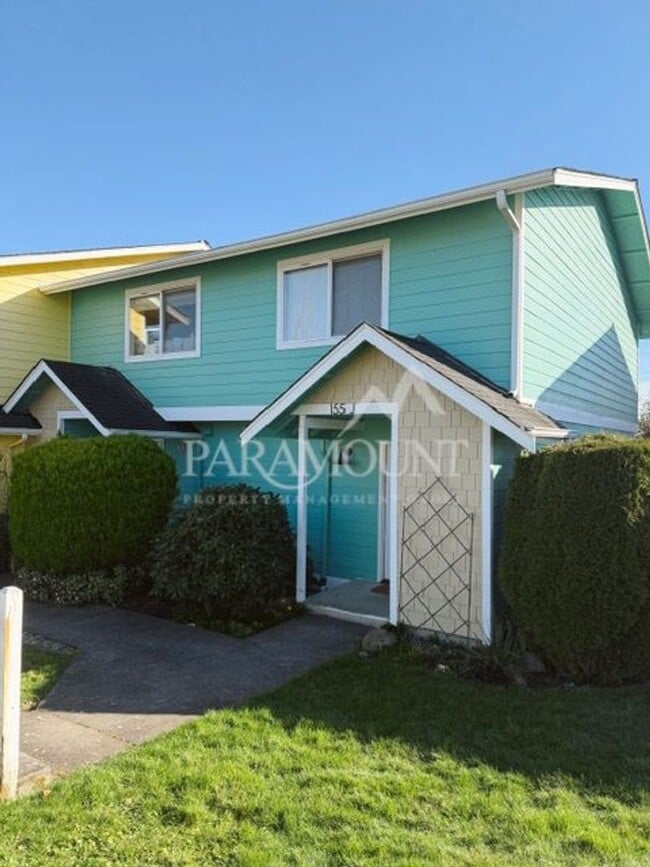 Building Photo - Fully Transformed End Unit in Downtown Poulsbo