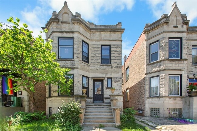 Building Photo - 3311 W Wrightwood Ave Unit 2