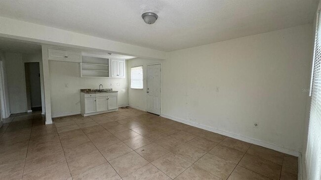 Photo - 715 Quill St