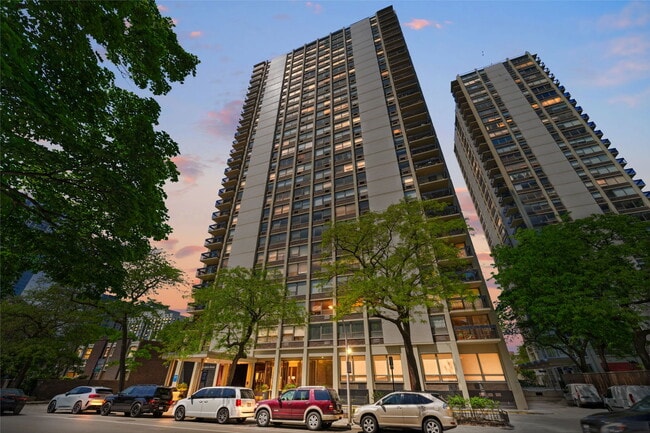 Building Photo - 1355 N Sandburg Terrace Unit 1601D