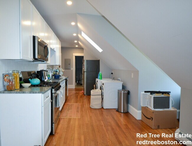 Building Photo - 8 South St Unit 3