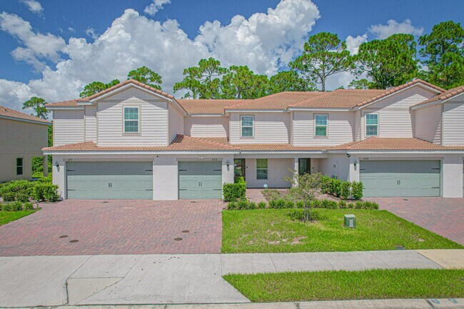 Building Photo - 695 Bay Leaf Dr