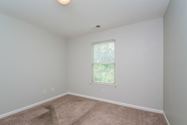Photo - 73 Hamil Ct NW