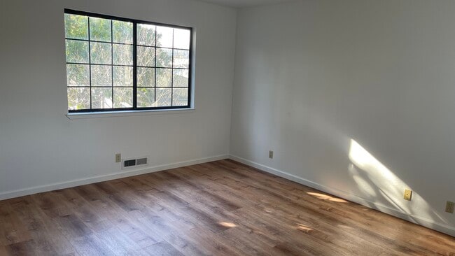 Photo - 711 Hanover St