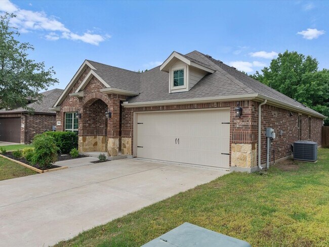 Photo - 2913 Megan St