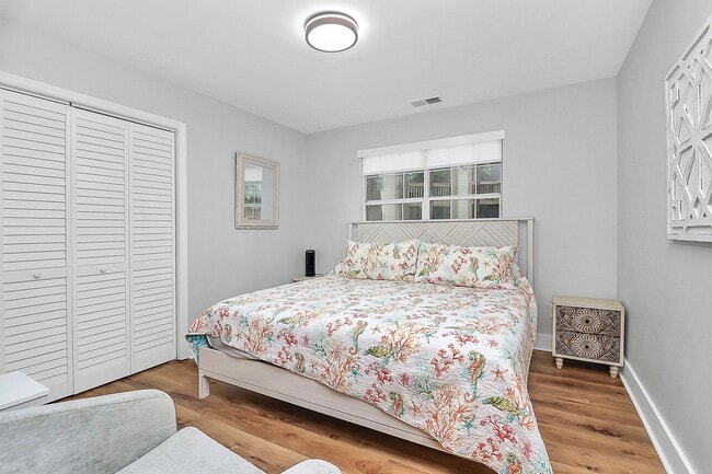 Photo - 1001 Churchill Downs Ct Unit J