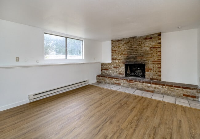 Photo - 13314 86 Ave E Unit A