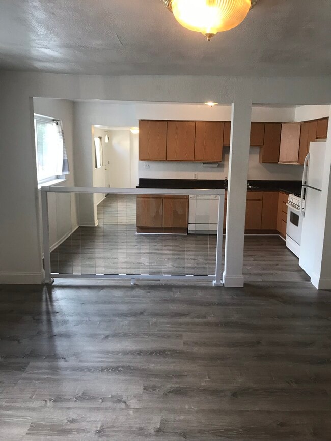 Building Photo - 84 S 14th St Unit 2