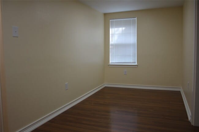 Building Photo - 7540 Ashburn St