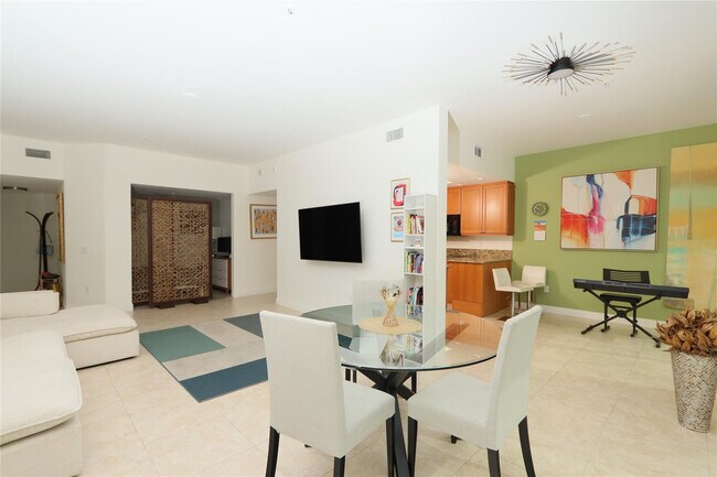 Photo - 411 N New River Dr E Unidad 201