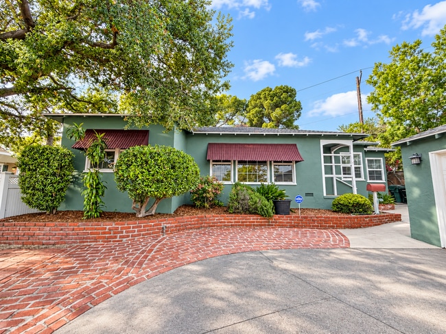 2665 Mayfield Ave