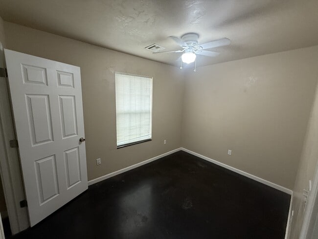 Photo - 1029 N Hickory Ave