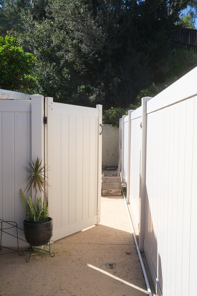 Photo - 3942 Marron St Unidad Furnished Studio