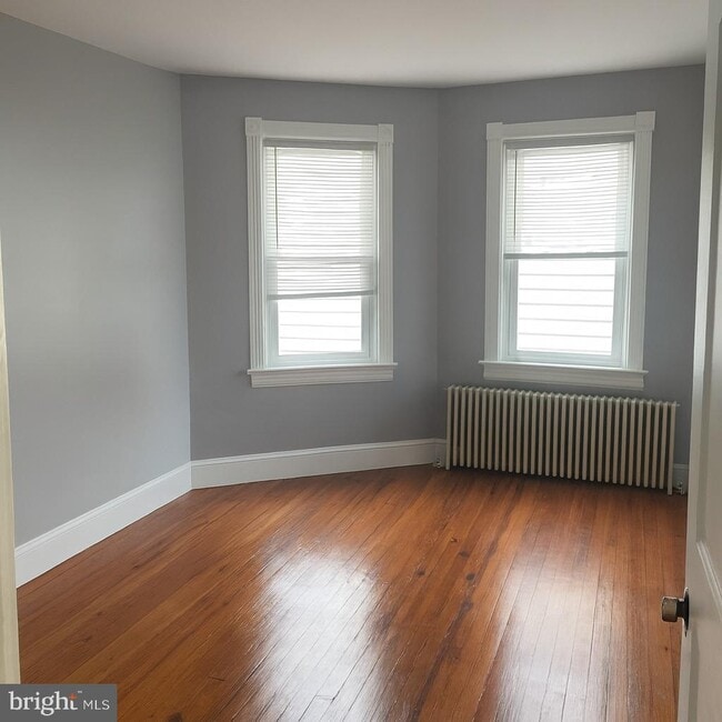 Building Photo - 648 Beacon Ave Unit 2 Rental