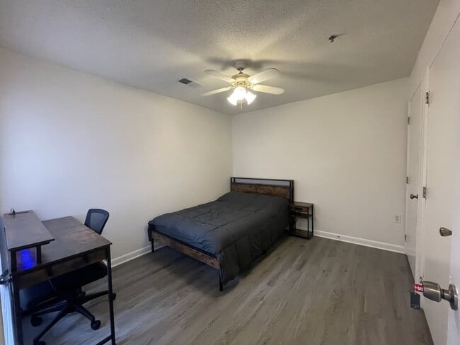 Photo - 1230 University Ct