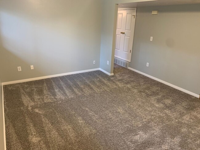 Building Photo - 3 bed 2 bath Orem Apartment for rent!