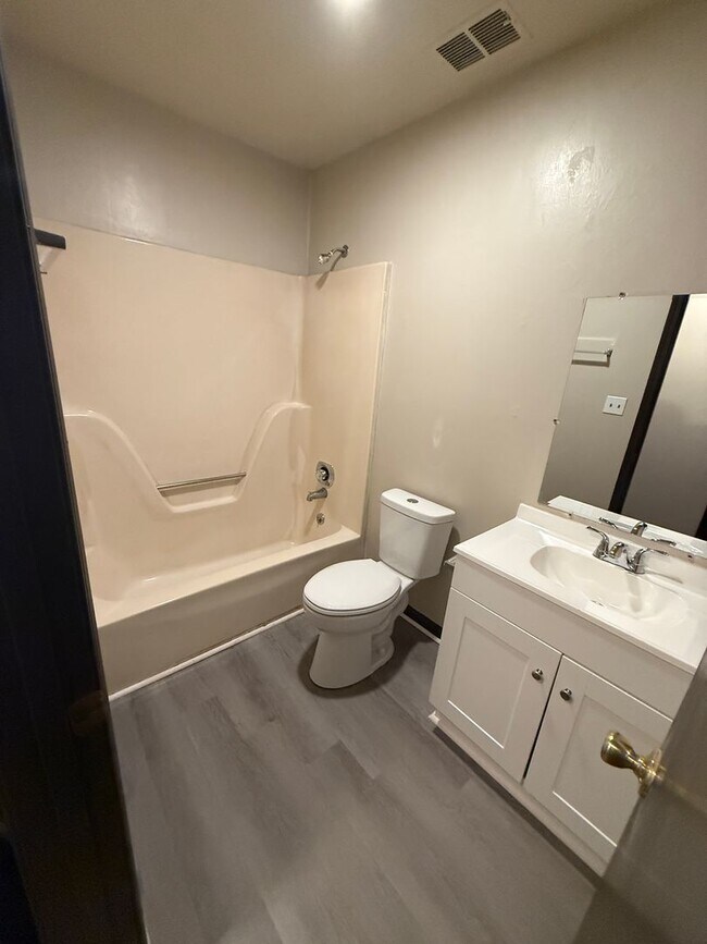 Photo - 210/212 Nicole Cir Unit 212 Nicole Cir