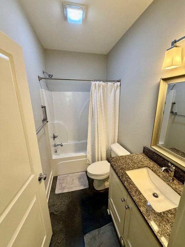 Photo - 306 W 6th St Unidad 306 W 6th ST