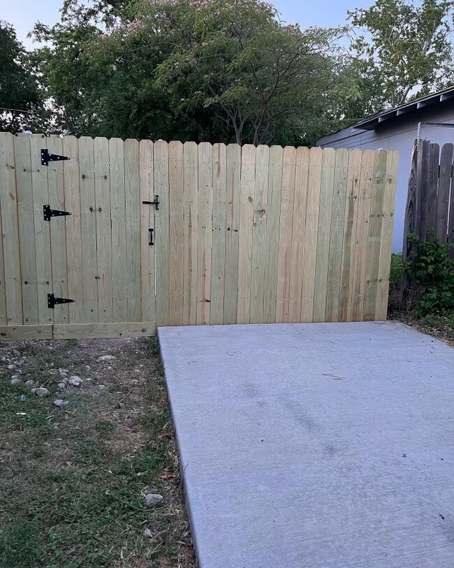 Photo - 1031 Elmwood Ave Casa