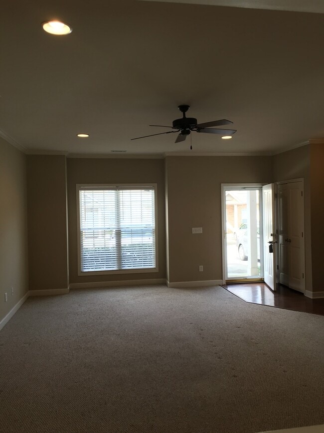 Photo - Cute 2 bedroom townhouse near Furman and C...